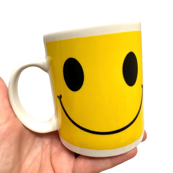 Smiley Face Mug - Picture 2 of 7